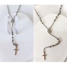 Ατσάλινο κολιέ με σταυρό στο τελείωμα και οβάλ στοιχείο και αλυσίδα με ασημί χάντρες STN20 